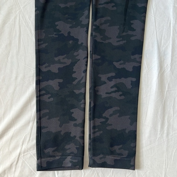 SPANX LOOK AT ME NOW BLACK CAMO LEGGING Size M - Picture 9 of 14